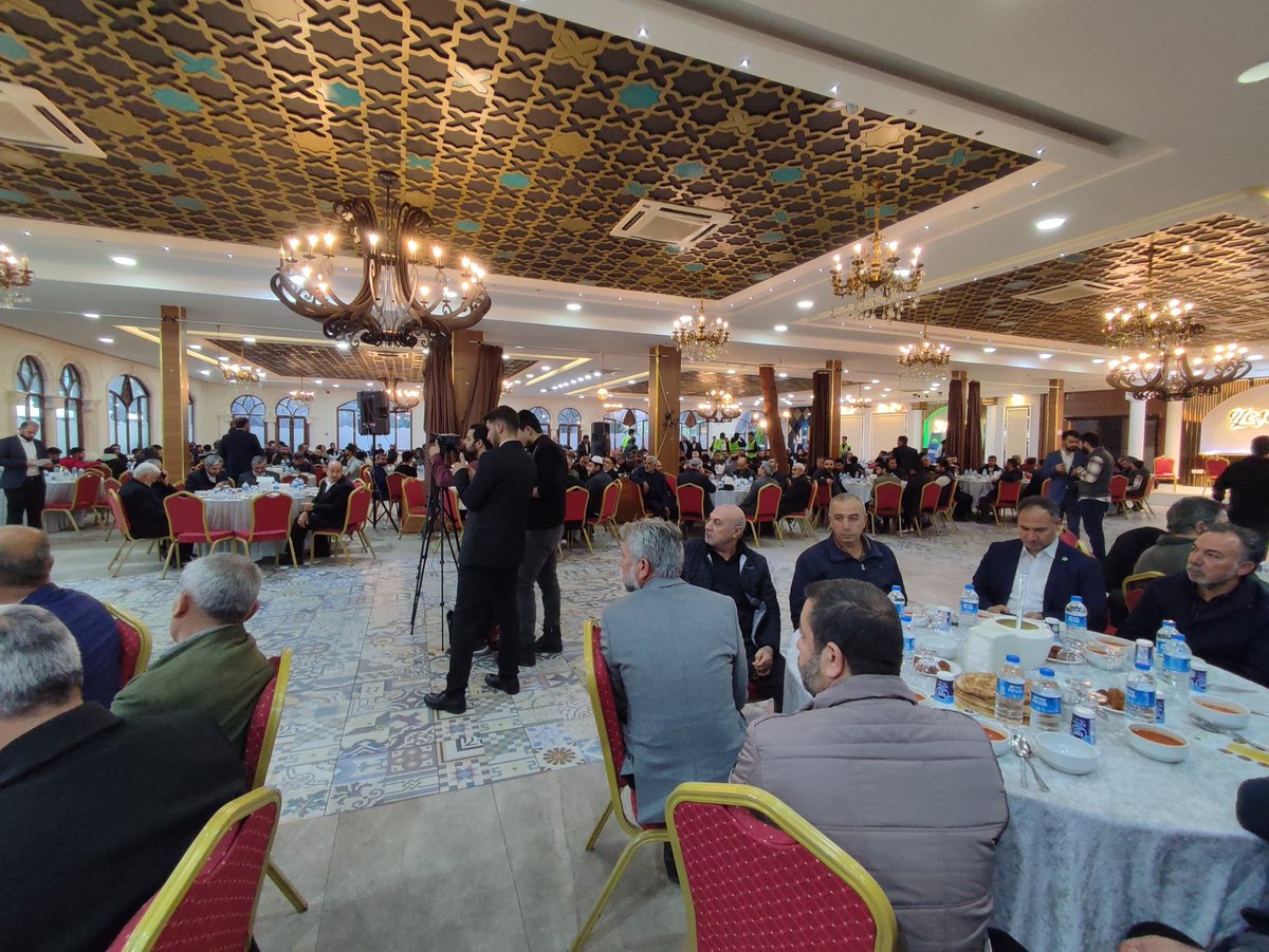 HudaParSuruc_'s tweet photo. İl Başkanlığımızın düzenlemiş olduğu iftar programına İlçe Belediye Başkan Adayımız Ömer Durmaz ,ilçe teşkilatı ile birlikte katıldı.
@EminOzaslan
@Omerdurmaz_63 
@YunusFidan063
#EvCarHÜDAPAR #BuSeferHÜDAPAR 
#Bımedıbe #BizimleOlur https://t.co/bHMwZbeaeX