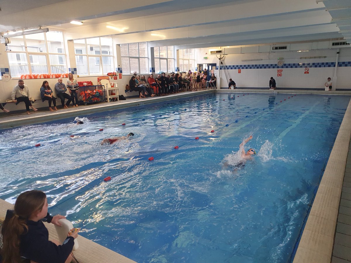 This afternoon saw a number of swimmers from @LanghamVillSch, @BurnhamMktPrSch and @WellsPrimarySch all take part in the annual @AldermanHigh Cluster Swimming Gala. 🏊‍♂️🏊‍♀️🏊 The selected Sports Leaders were fantastic throughout, with the event running very smoothly ⏱️👍🏻👏🏻