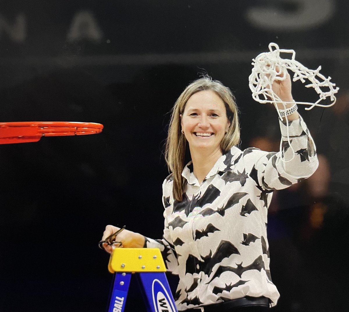 KennyRiceSports's tweet photo. #NationalSearch @UKWBB should begin a few blocks North on Broadway #Transylvania ⁦@Juli_Fulks⁩ ⁦@TUWBX⁩ 1 #NationalTitle #Final4 this wk #Record 64 #WinStreak D3 Coach beneath #UK? Major College Asst hires = 0 Final4 rare Top25 Hire proven culture building champion https://t.co/jtMToYVzBn