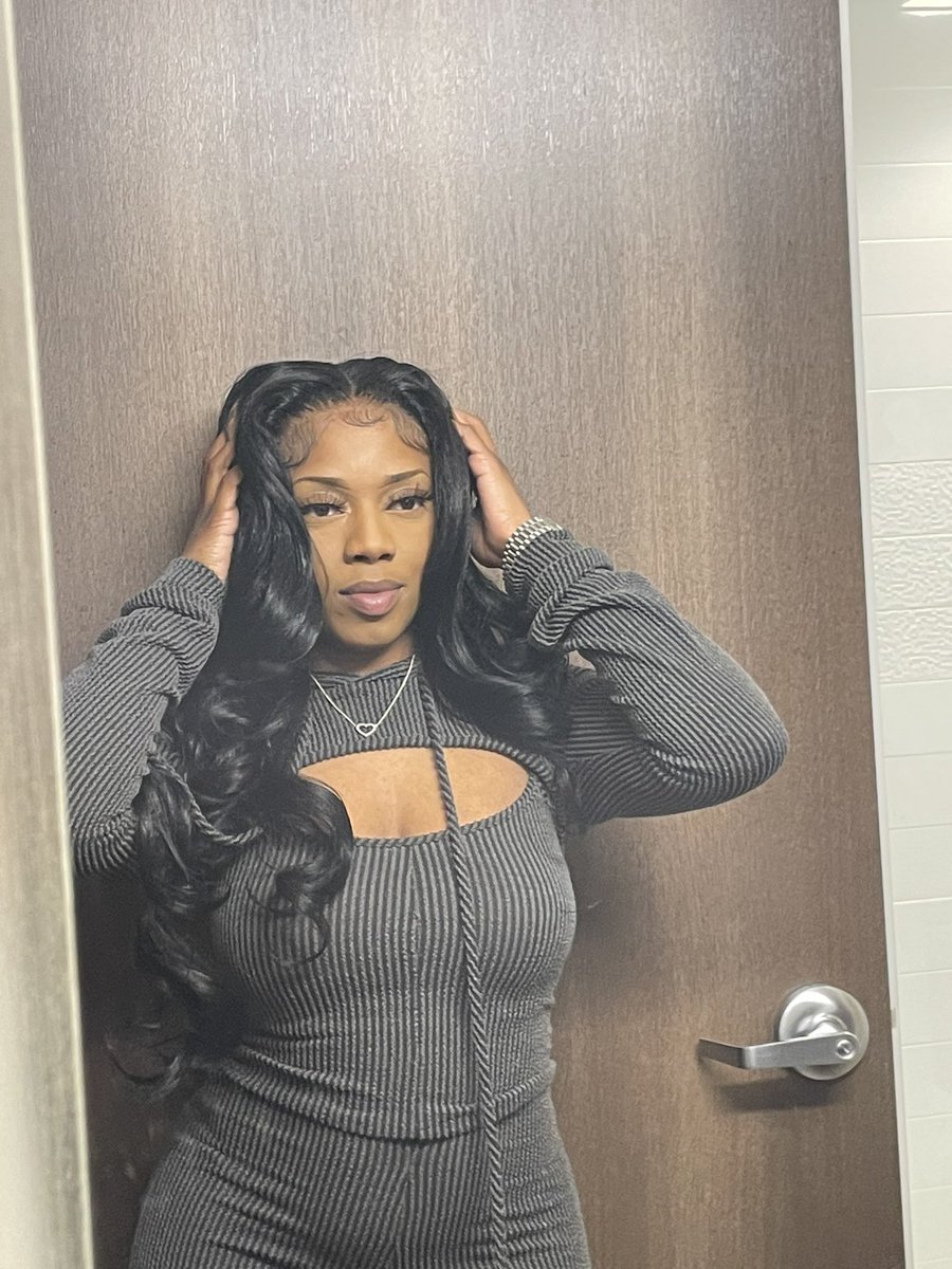 Thejay_Zee's tweet photo. Glowin Without You🖤

#chicagocontent #glowing #getupwitme #muah https://t.co/4nLrNC3HD7