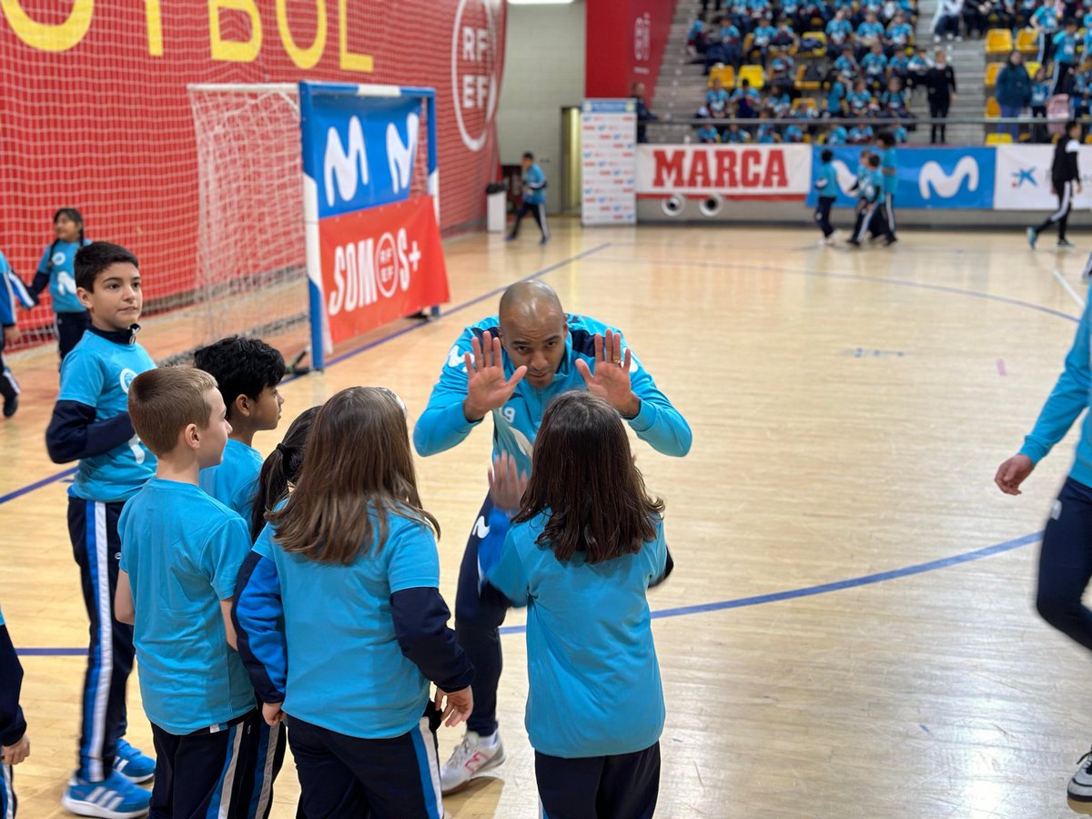 ➕ 5️⃣0️⃣0️⃣ niños han disfrutado esta mañana de la espectacular #GiraMovistarMegacracks de <a href="/InterMovistar/">Movistar Inter FS</a> en la Ciudad de Fútbol de Las Rozas <a href="/rfef/">RFEF</a>

👏🏻 Muchas gracias <a href="/fefmontpaseo/">FranciscanasPaseo</a> <a href="/efsfranciscanas/">E.D FRANCISCANAS</a> @escolapiasc <a href="/ClubEscolapias/">Club Deportivo Escolapias Carabanchel</a> San Buenaventura <a href="/ColeTorrevilano/">Colegio Torrevilano</a> y Pasteur
