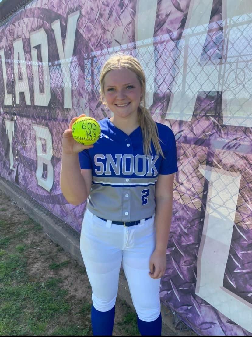 Lady Jays Softball pick up another WIN vs Mumford to move to 3-0 in District! Aubrey Becker picks up her 600th strikeout for her career! Lexi Macik and Aubrey Becker both had 2 HUGE hits that that helped the Lady Jays win 2-1. #GrowingGREATNESS #BetterTOGETHER
