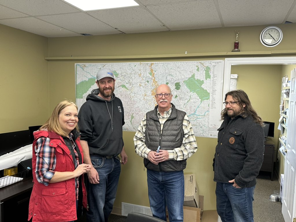 coraleeoakes's tweet image. I had the opportunity to introduce @IanPatonDelta to our Blackwater /Cariboo Fire Centre team as we prepare for the upcoming wildfire season.   #firefighters #Cariboo #firesmart @voteBCUnited