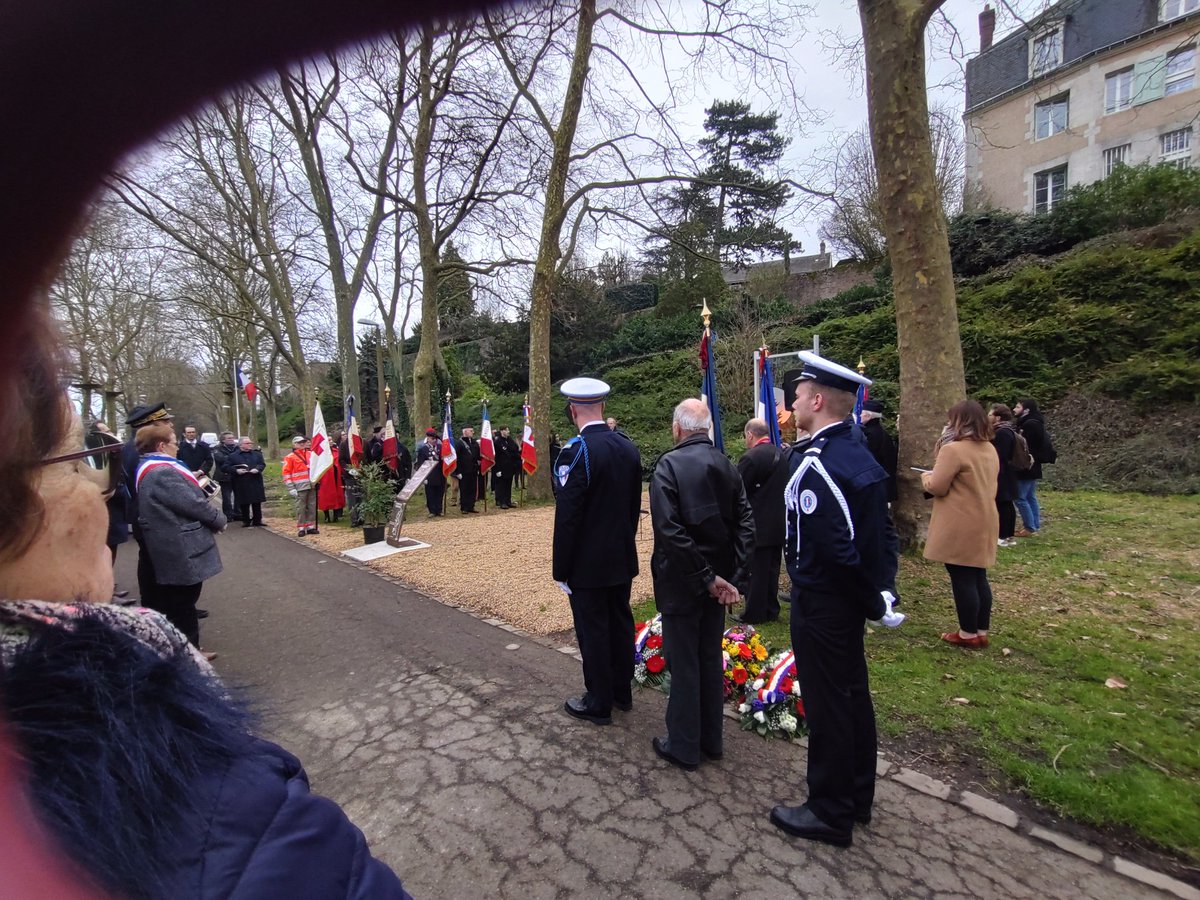 #Citoyen de #France et fier de ce pays, son histoire, ses personnages historiques, sa culture (et non pas ses !), sa civilisation, j'étais à la cérémonie de #Chartres pour #JourneeHommageVictimesTerrorisme .
La @Reconquete_off se fera par l'union des amoureux de la #FranceLibre !