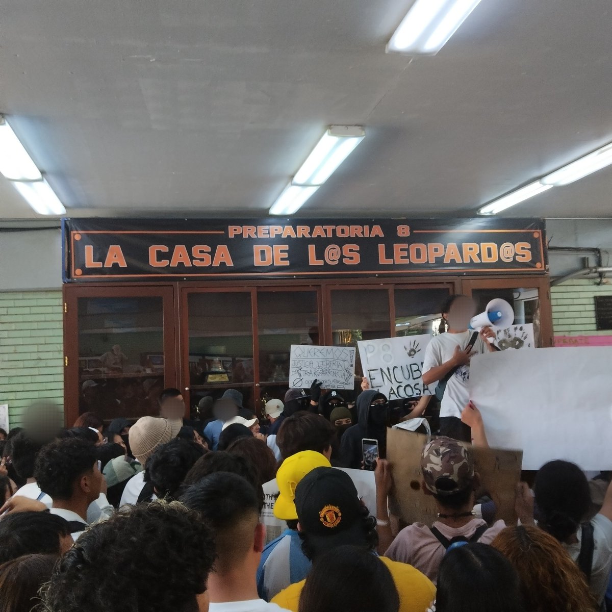 azucar_morenaz's tweet photo. Querían a la comunidad de prepa 8 unida, no? Pues aquí estamos en "la casa de los leopardos" https://t.co/XdmTznHmoh