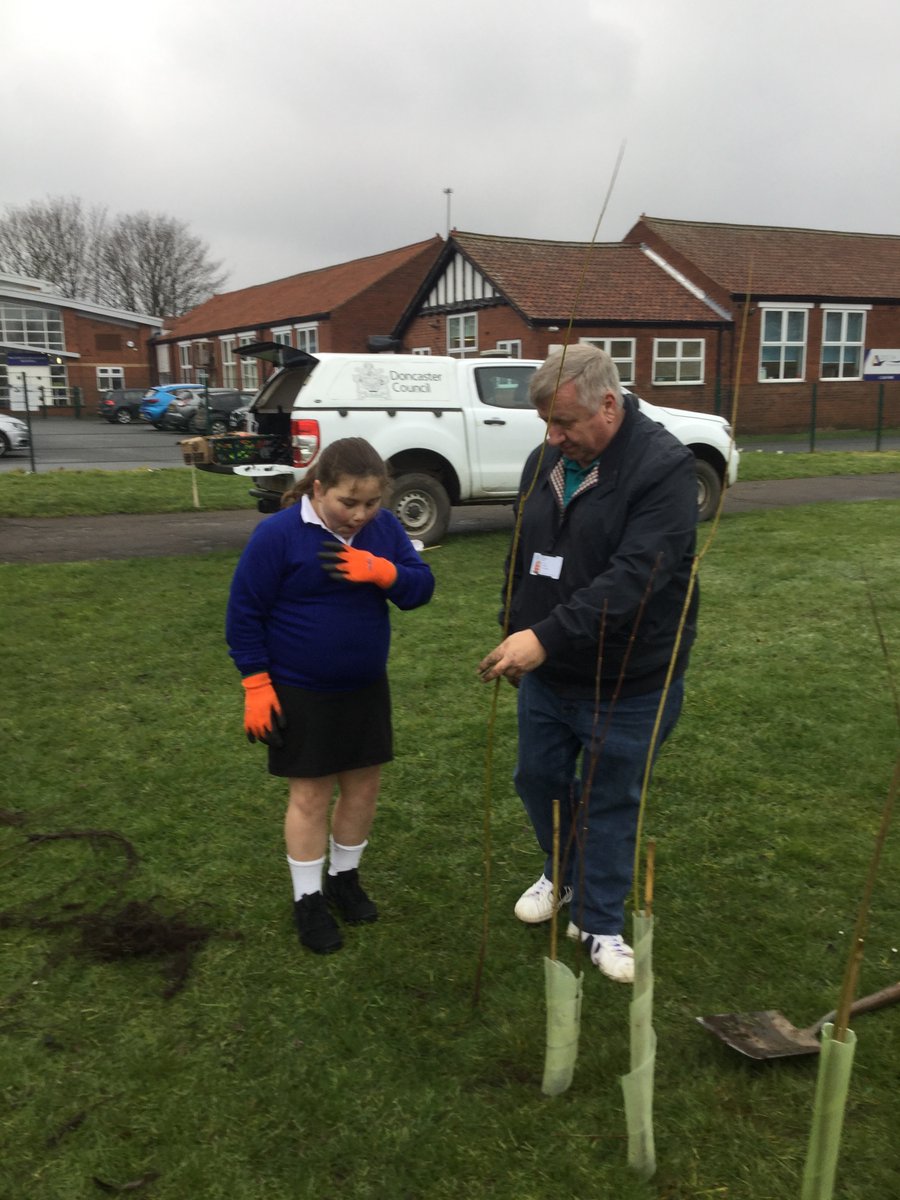 DeltaPheasantB's tweet photo. Thanks to the Doncaster Council Rangers &amp; councillors Bob &amp; Ken for supporting our children plant 100 willow trees today. #Doncaster #pbathrive #pheasantbankacademy https://t.co/NlTwcOpCBc