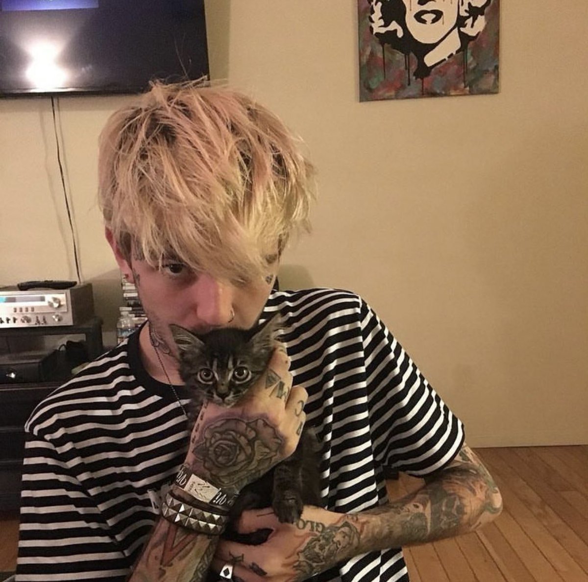 imnotenoughsrry's tweet photo. Lil Peep https://t.co/R2D4rseGSy