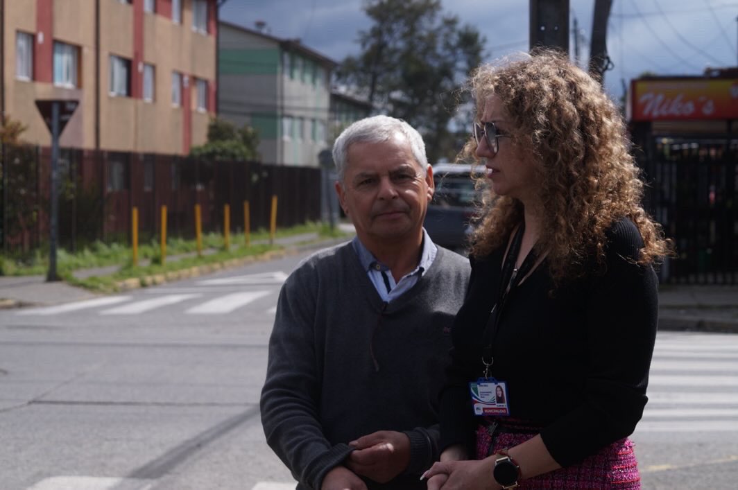 Mirasol_cl's tweet photo. 🌟 Avance del Proyecto de Modernización Lumínica en Mirasol, Puerto Montt 🌟

La Oficina Territorial de Mirasol continúa su labor de renovación de luminarias, promoviendo el bienestar y la eficiencia energética en nuestra comunidad. #Mirasol #PuertoMontt #DesarrolloSostenible ✨ https://t.co/tvb9iVBbBt