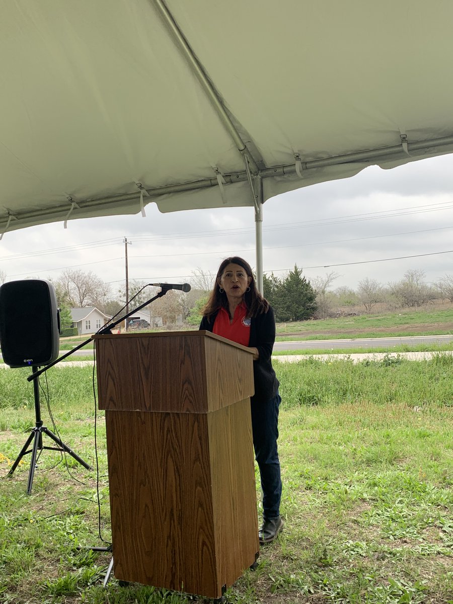 We love to see road projects come to fruition! Hays County hosted a ribbon-cutting celebration to mark the opening of the Dacy Lane Realignment and Expansion project at 10:30 a.m. on March 7 at Dacy Lane and Sunflower Circle in Kyle.