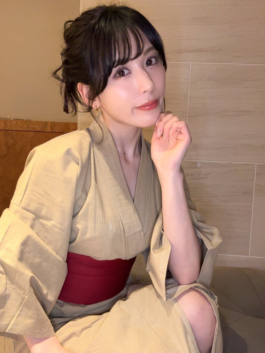 kiho_kanematsu's tweet photo. 浴衣のきほちゃん🧡
どうかな？？☺️✨

(親友と語りつくしてこんな時間です⭐️) https://t.co/S46Oxas4Gw
