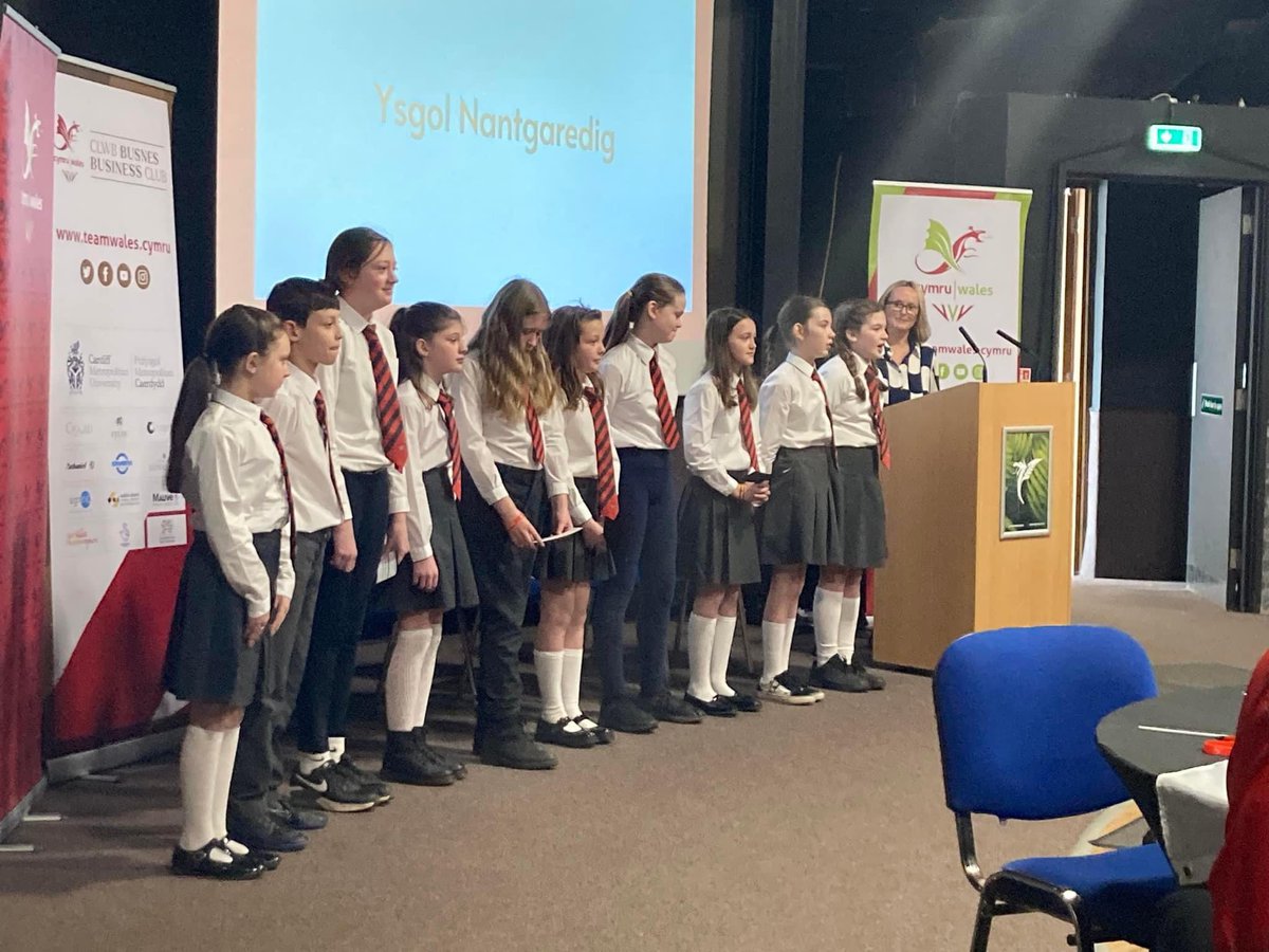 YsgolNant's tweet photo. Disgyblion yr Ysgol yn rhan o ddathliadau Diwrnod y Gymanwlad yn y Gerddi Botaneg. Am brofiad! 
Pupils of the school taking part in Commonwealth day at the Botanical Gardens! What a fantastic experience! 🎶🌟 https://t.co/We427q5IWM