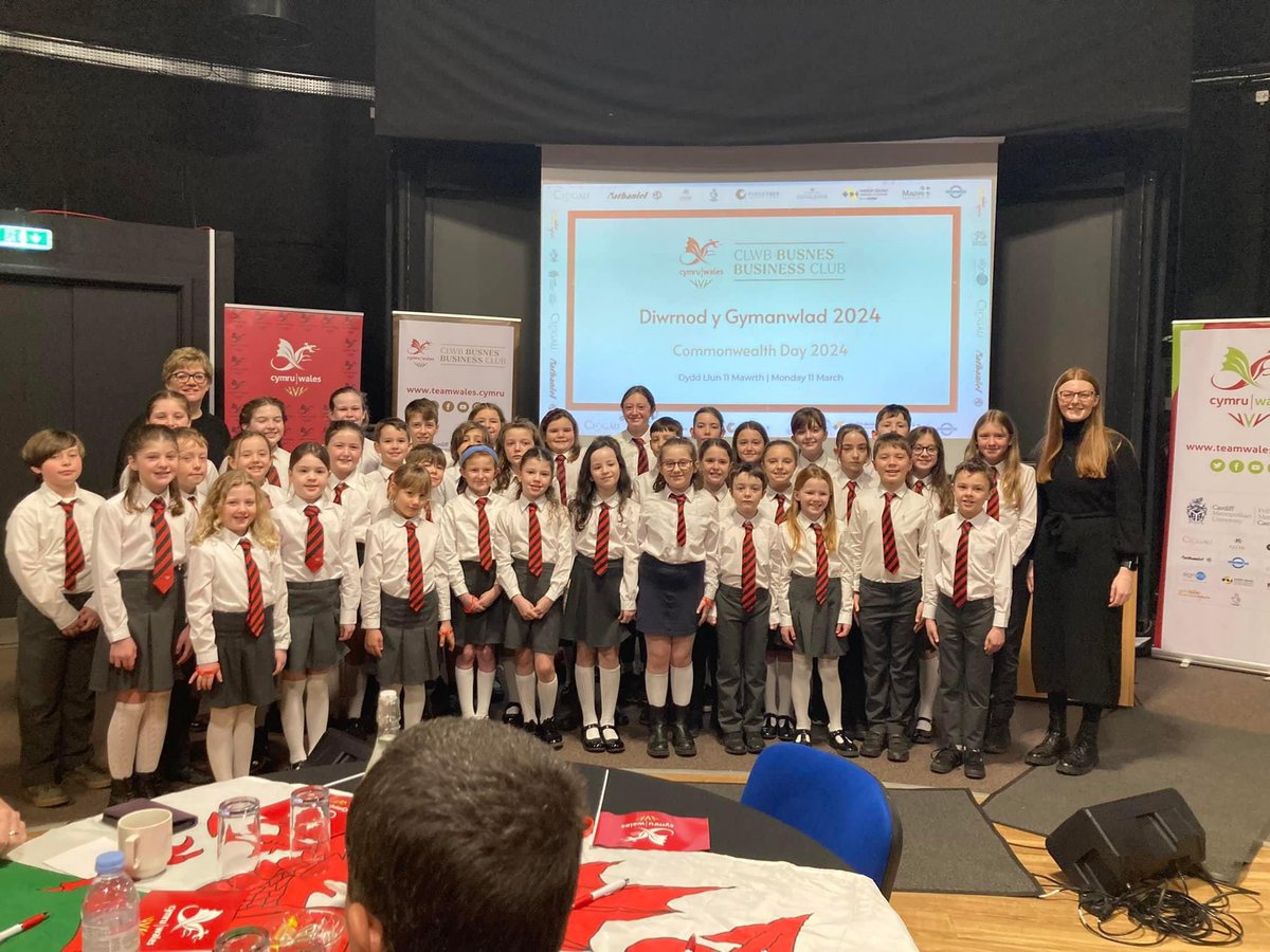 YsgolNant's tweet photo. Disgyblion yr Ysgol yn rhan o ddathliadau Diwrnod y Gymanwlad yn y Gerddi Botaneg. Am brofiad! 
Pupils of the school taking part in Commonwealth day at the Botanical Gardens! What a fantastic experience! 🎶🌟 https://t.co/We427q5IWM