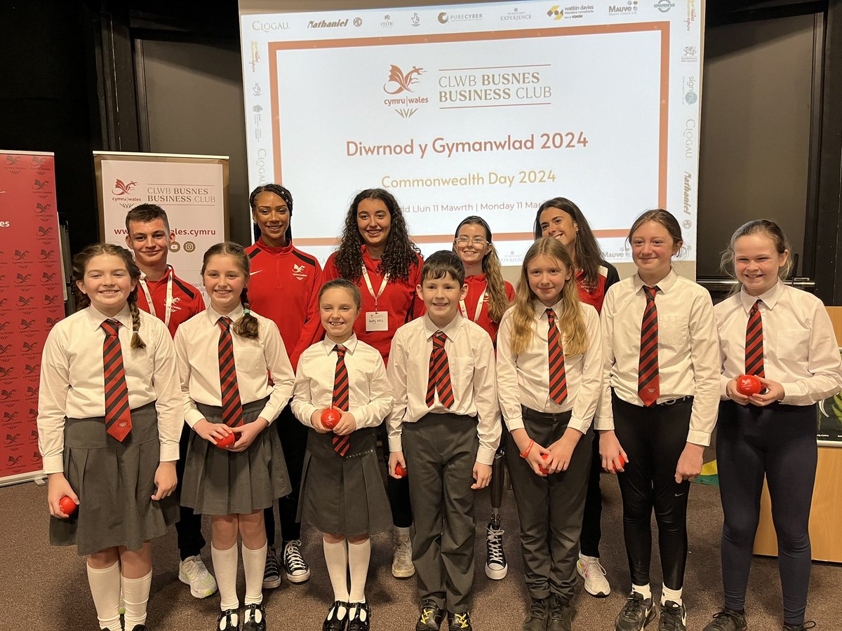 YsgolNant's tweet photo. Disgyblion yr Ysgol yn rhan o ddathliadau Diwrnod y Gymanwlad yn y Gerddi Botaneg. Am brofiad! 
Pupils of the school taking part in Commonwealth day at the Botanical Gardens! What a fantastic experience! 🎶🌟 https://t.co/We427q5IWM