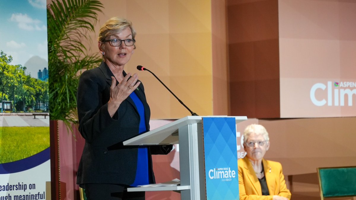 SecGranholm's tweet image. Today, I had the pleasure of meeting with @ClimateMayors—a bipartisan group of mayors taking climate action on behalf of the cities they lead.

Their partnership is key to enacting @POTUS' ambitious goals of carbon pollution-free power by 2035 and net-zero emissions by 2050.