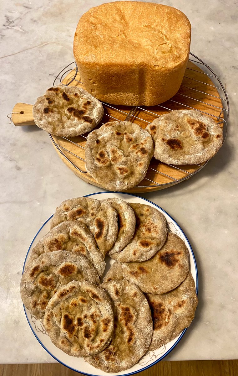 Ready for the week 🦾 Sourdough sandwich bread 🍞 and multigrain piadine bites 🫓 #LoveLife #HomemadeBread #SourdoughBaking #BreadLovers #SourdoughRecipe #SandwichBread #ArtisanBread #HealthyEating #BreadArt #SourdoughStarter #RealBread #Piadine #ItalianFood #Flatbread