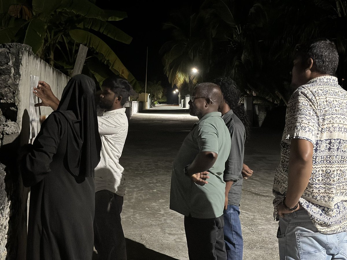 saante__'s tweet photo. ގުރައިދޫ ދާއިރާގެ ޕީއެންސީ ކެނޑިޑޭޓު ހަނާން މުޙައްމަދު ރަޝީދު (ހަންޓެ) ގެ ކެމްޕެއިން ޕޯސްޓަރު / ކެންވާސް ހަރުކުރުމުގެ މަސައްކަތް ގާދިއްފުށީގައި ކުރިއަށްދަނީ.
#Hante2024 #CandidateNo03 https://t.co/LTxSN0v2gc