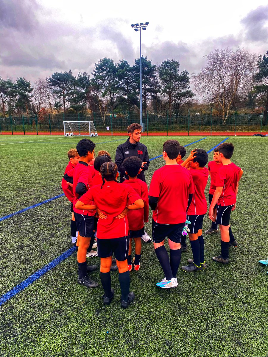 A great night of football @Ninestiles. A round robin tournament with all secondary schools across the @Summit_LT. Games we’re played in a nice competitive manner start to finish @CockshutHillSch @LyndonSchool ⚽️⚽️ Thank you @Ninestiles for organising