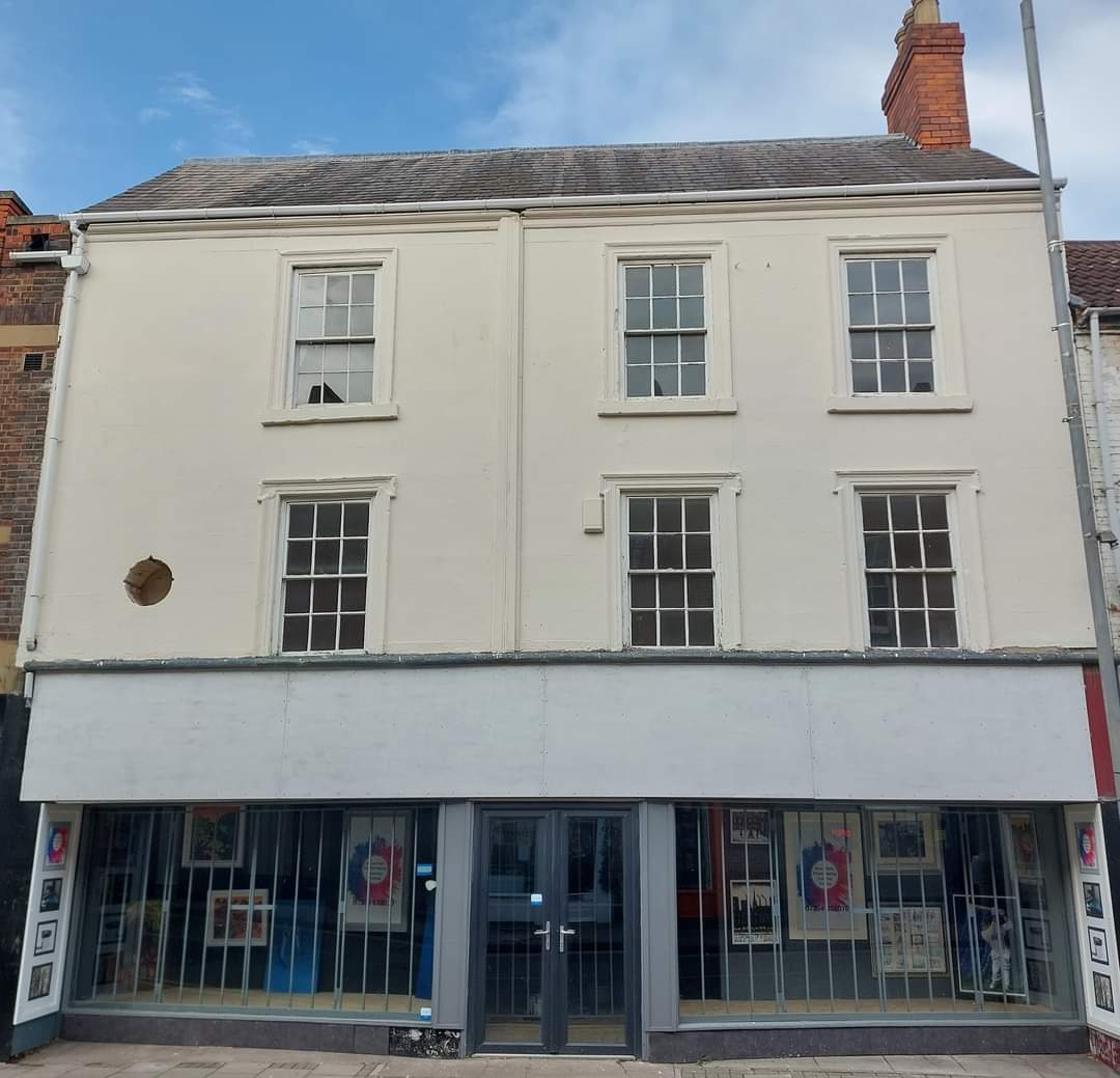So finally, Limited 2 Art now has a forever home in this beautiful grade II listed building on Bridgegate in Retford!  And we open TOMORROW!! 
The ground floor is filled with gorgeous art and over the coming months, the first and second floor  will also display art and sculptures