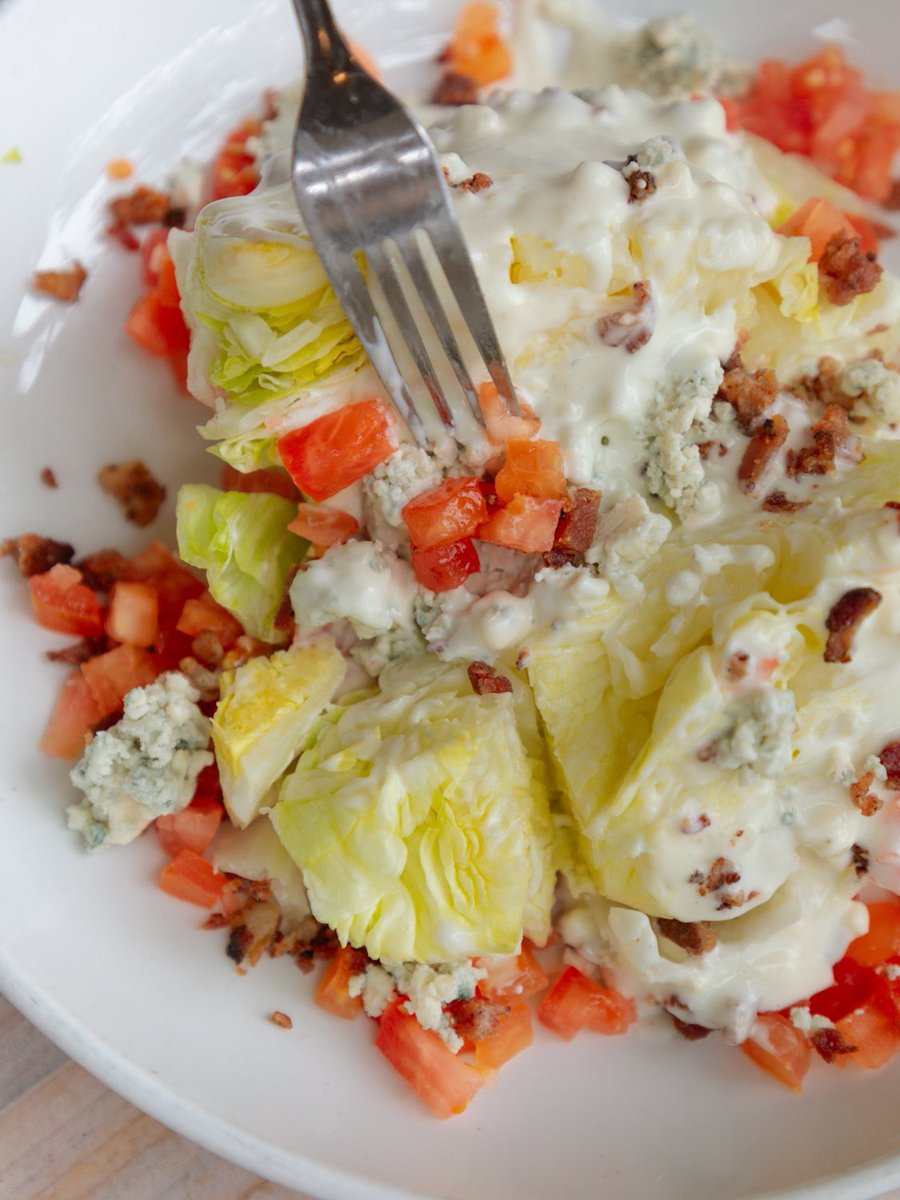 Starting the week with a salad and pretending we’re healthy before Taco Tuesday hits 😉 🌮 🥗 

𝗔𝗦𝗜𝗔𝗡 𝗖𝗛𝗜𝗖𝗞𝗘𝗡 𝗦𝗔𝗟𝗔𝗗
𝗪𝗘𝗗𝗚𝗘 𝗦𝗔𝗟𝗔𝗗
l
#salad #food #foodie #healthyfood #foodporn #instafood #foodphotography #lunch #healthy #yummy #saladlover #saladrecipes