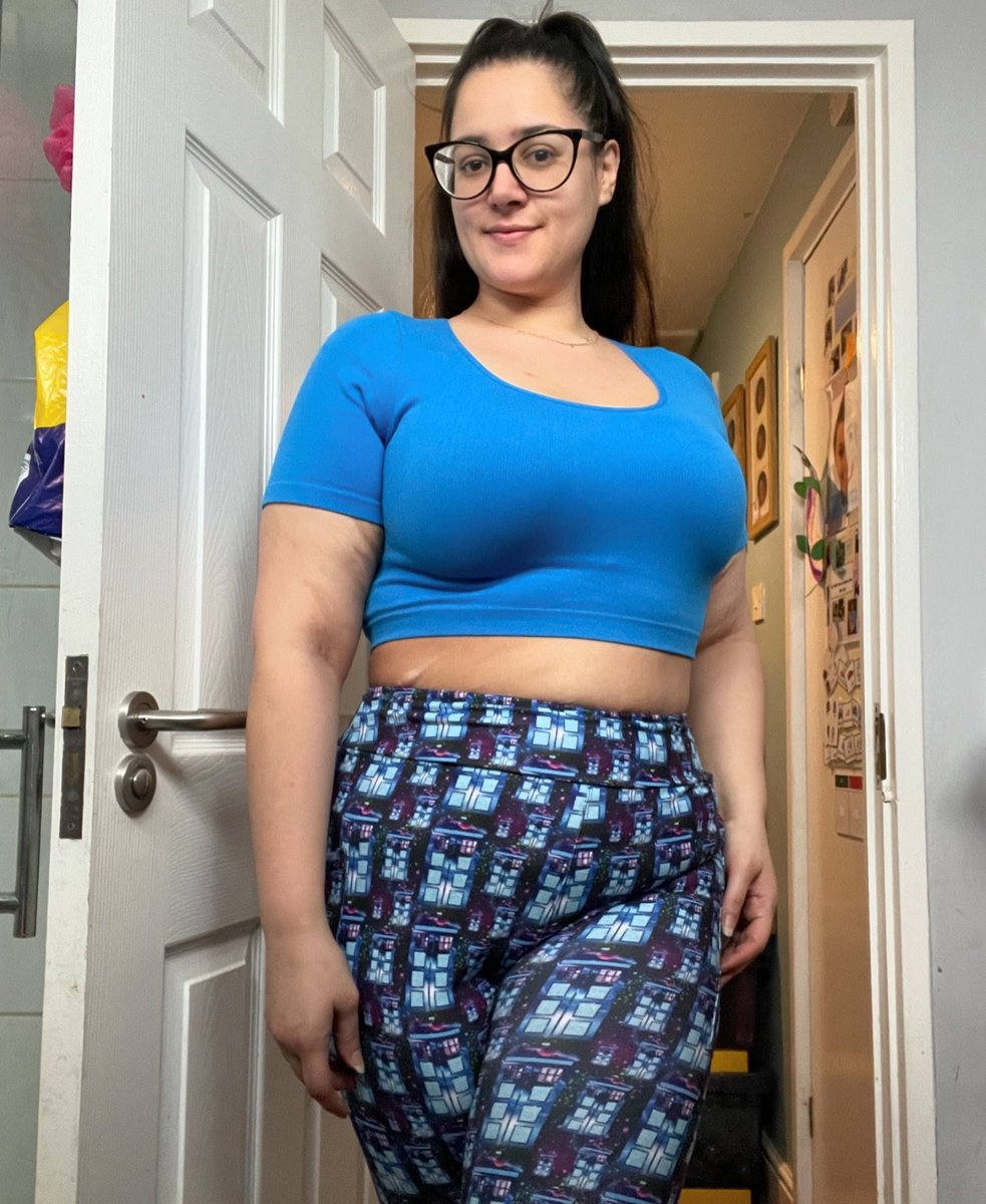 I find it really hard to find casual clothes I feel comfortable in! But I absolutely love these Tardis leggings from #carolinadressroom 💙✨ 

#blogger #fblogger #psblogger #plussizeblogger #plussize #plussizefashion #gym #tardis #doctorwho #northamptonblogger #northampton