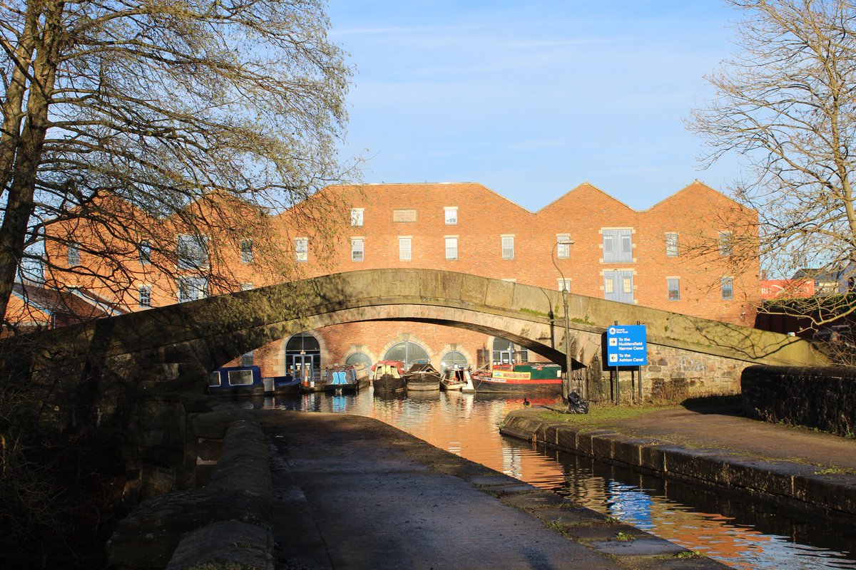 BridgesCanal's tweet photo. Dukinfield Aqueduct and Footbridge at the junction of the Peak Forest and Ashton Canals #PortlandBasin @CanalRiverTrust @CRTBoating #Bridge #LifesBetterByWater https://t.co/KiGpdqENiT