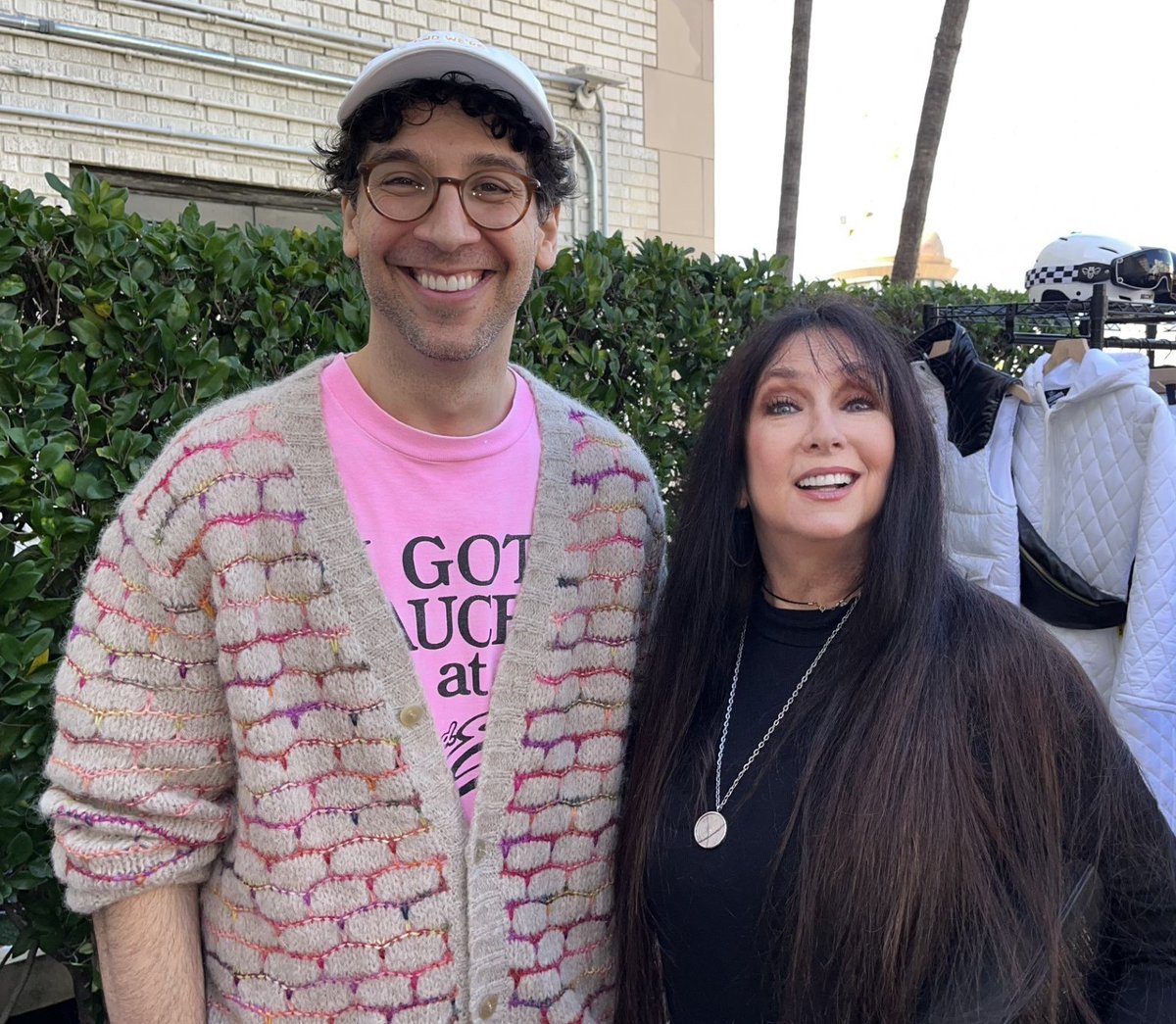 MajorCelebrity's tweet photo. Last week's @GBK_Productions' pre-Oscars #giftlounge featured lovely #gifts & wonderful #tastetreats from @ikessandwiches & #janefoodie. And, as you can see, @RickGlassman from one of my #favorite #TV shows, @NotDeadYetABC. Here r the deets on all of it: https://t.co/ceurwMqjCm. https://t.co/zFmYaF36Qs