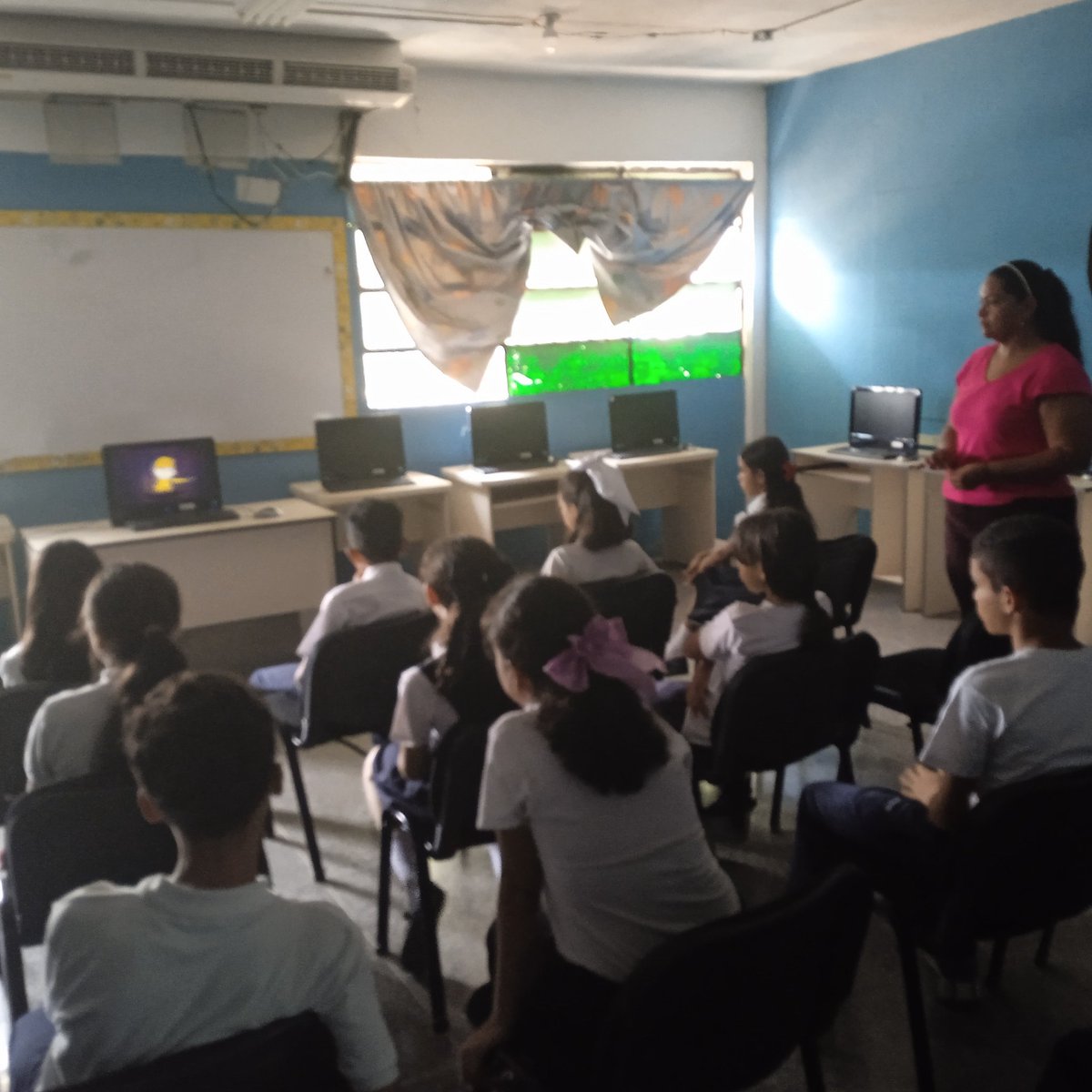 Charla educativa  a estudiantes de 6to  grado sección B, sobre Bullying  y el buen trato a cargo de prof Zaida Piñero docente en función de defensoría escolar Mendoza Rubio. #SomosFundabit 
@MPPEDUCACION
<a href="/_LaAvanzadora/">Yelitze Santaella</a>
<a href="/leivi24/">Leivi/Oceanía</a>
<a href="/Fundabit_/">FundabitOficial</a> 
<a href="/FundabitBnas/">Fundabit Barinas</a>