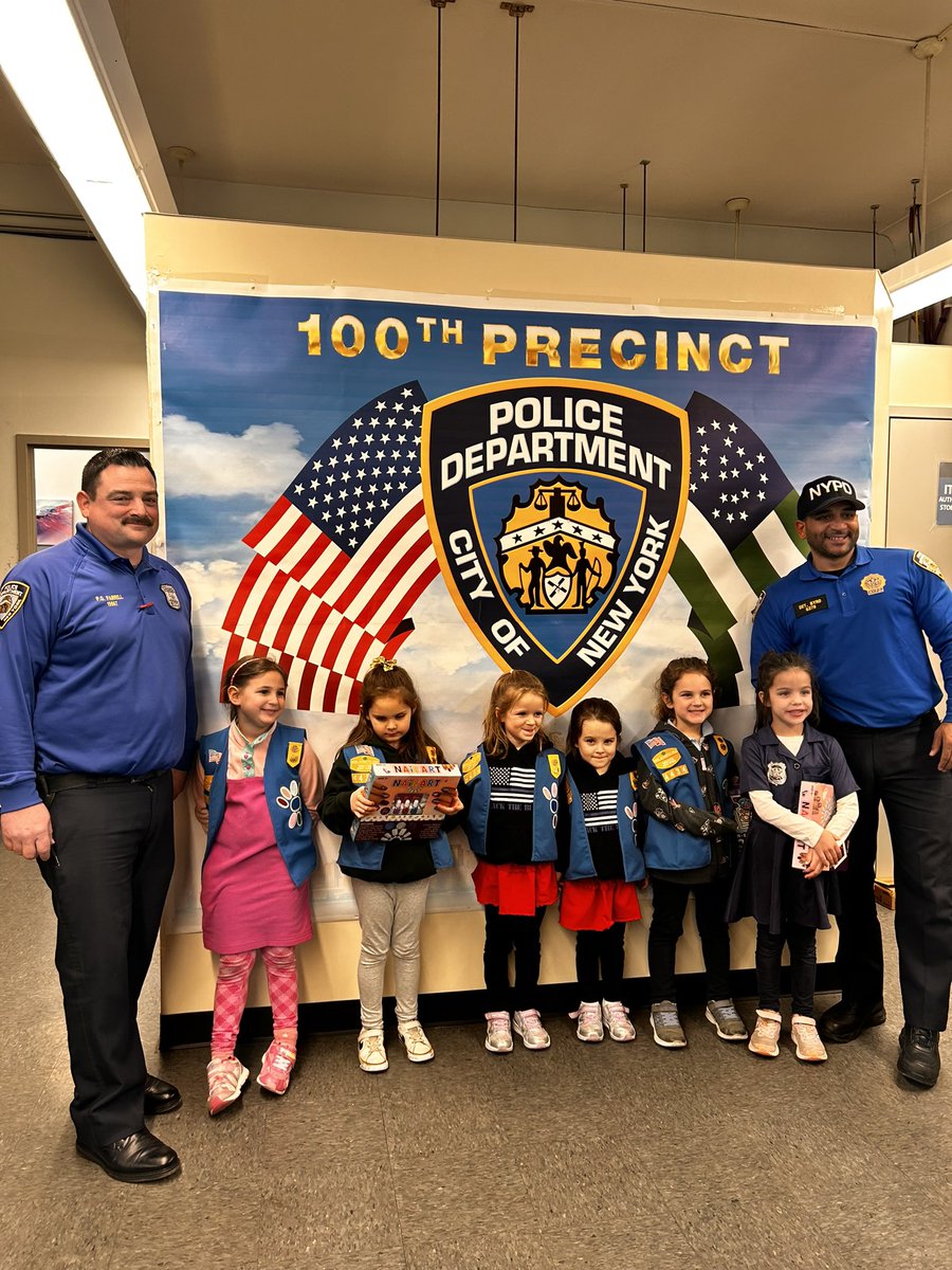 NYPD100Pct's tweet photo. The Girl Scouts from #broadchannel visited the precinct for a tour. It was an honor to have them here 😊. https://t.co/8kn2vF0lra