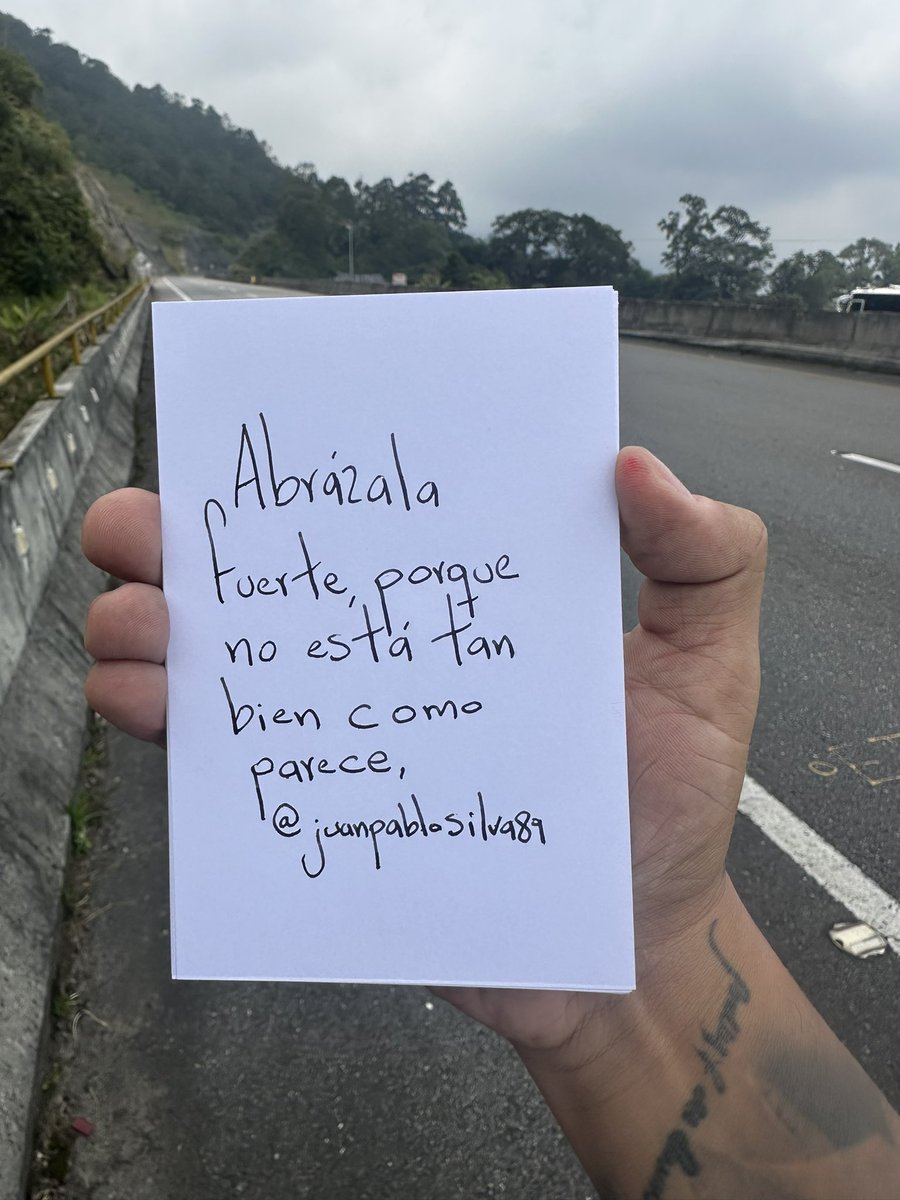 JuanPaSilva07's tweet photo. Abrázala, lo necesita…❤️‍🩹 https://t.co/D8F56XWYkZ