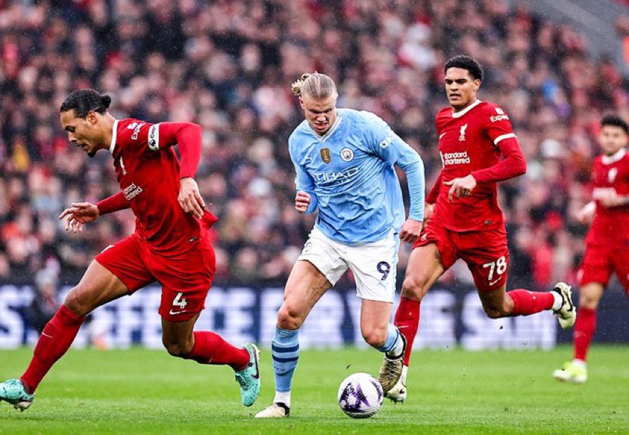DxBruyneSZN's tweet photo. Liverpool fans trying to gaslight us into thinking Van Dijk got the better of Haaland. He sent him in 4 different directions 🤣🤣 https://t.co/zkoqZtCz4A