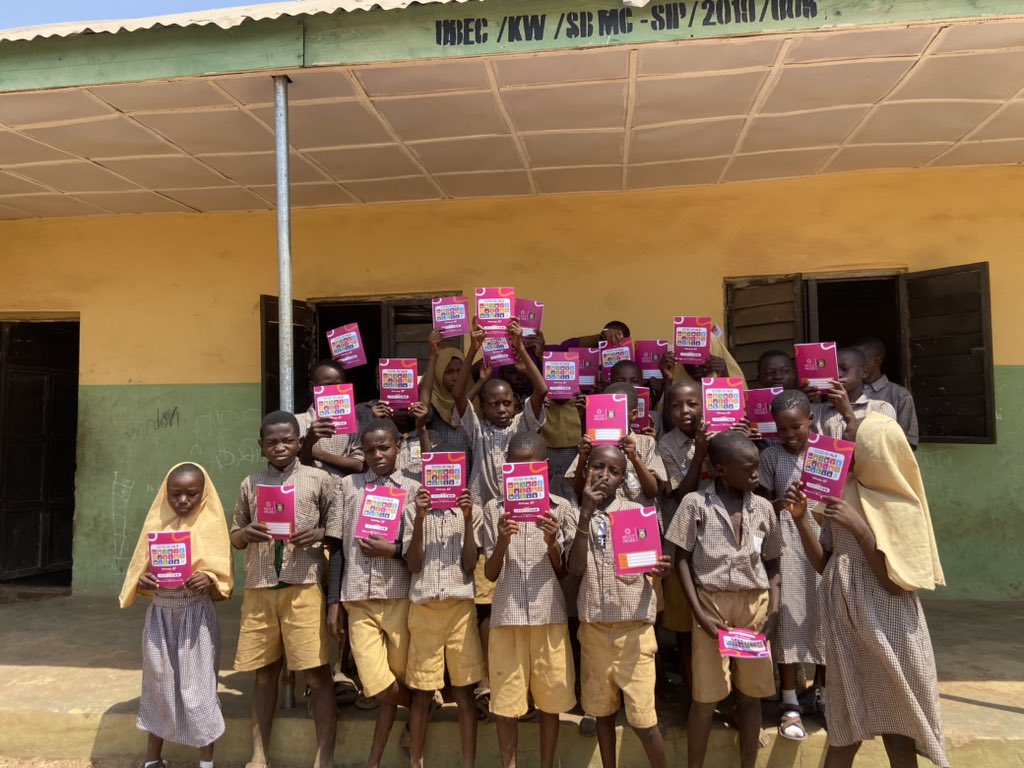 hultprize_uil's tweet photo. On the 26th of February 2024, the Hult Prize at Unilorin visited the community basic school in Jalala, Tanke, to donate writing materials and educate the pupils about the United Nations SDGs, particularly emphasizing the importance of SDG4: Quality Education.
#sdg4project https://t.co/YeGcWd1EVp