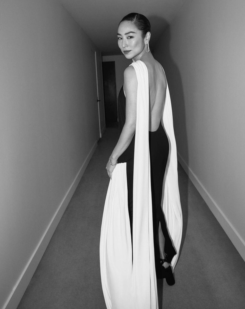 FilmUpdates's tweet photo. Greta Lee for LOEWE and the 2024 #Oscars https://t.co/0o8XwKAzKv