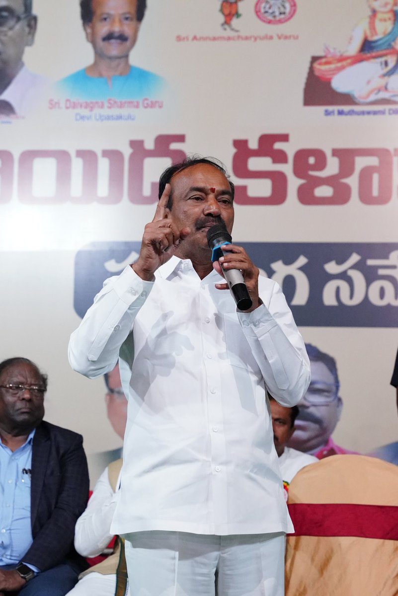 Eatala_Rajender's tweet photo. మల్కాజిగిరి పార్లమెంట్ నియోజకవర్గం - ఆనంద్ భాగ్ లో వాయిద్య కళాకారుల సంఘం ఏర్పాటు చేసిన ఆత్మీయ సమ్మేళనం కు హాజరై ప్రసంగించడం జరిగింది.

అప్పట్లో మానసిక ప్రశాంతతో కూడిన జీవనం ఉండేది.

పిల్లలు ఇప్పుడు సెల్ ఫోన్ తో, టివితో మాట్లాడుతున్నారు తప్ప మనతో మాట్లాడడం లేదు. 

హైదరాబాద్ లో డ్రగ్స్ రాజ్యమేలుతున్నాయి.

మనకు సంపద పెరిగినా ప్రశాంతత లేదు.

సమాజం మనమీద టెన్షన్ రుద్దుతోంది. 
ప్రభుత్వాలు భాద్యతగా ఈ టెన్షన్ నుండి దూరం చేయాలి.

మానవ సంబంధాల ప్రతిరూపమే రామాయణం. 

పరిపాలన ఎలా ఉందేలే చెప్పేదే మహాభారతం. 

వాటిని ఇప్పటికీ అనుసరిస్తున్నాము కాబట్టే.. ఇంతమంది విభిన్న ప్రజలు ఉన్నా దేశమంతా కలిసిఉంది.

విదేశీయులు మన సంస్కృతిని విధ్వంసం చేయడంలో భాగమే అయోధ్య రామమందిరం ధ్వంసం. 
ఆ మందిరాన్ని తిరిగి కట్టించి ప్రజలకు అంకితం చేసిన నాయకుడు నరేంద్ర మోదీ. 

యునైటెడ్ అరబ్ ఏమిరెట్స్ లో కూడా హిందువుల కోసం దేవాలయం నిర్మించిన ఘనత మోడీది.

మోదీ వచ్చాక బాంబులమోతలు ఆగిపోయాయి. 
భయం పోయి ప్రశాంతత వచ్చింది. 
ప్రపంచంలో గౌరవం పెరిగింది. 
ప్రజల జీవనప్రమాణాలు పెరిగాయి. 

మళ్లీ ఆశీర్వదించమని ప్రధాని కోరుతున్నారు. అందులో భాగంగా నన్ను మల్కాజిగిరికి పంపించారు. 

కరొనసమయంలో పేషంట్ల దగ్గరికి వెళ్ళిన మొదటి మంత్రిని నేను. నేను ఎలాంటి సేవ చేస్తానో మీ అందరికీ తెలుసు. 
నన్ను నిండుమనసుతో ఆశీర్వదించండి.

కళాకారులు అందరికీ హృదయపూర్వక ధన్యవాదాలు. 
పాత్యత్స సంస్కృతి ఎంత వచ్చినా మన సంస్కృతి సంప్రదాయాలు విలువలు శాశ్వతం.

#ModiJiKaParivaar #ModiHaiToMumkinHai #ModiAgainIn2024 #AmitShah #LokSabhaElections2024 #BJP4India #EatalaRajender #Eatala4Malkajgiri #MPEatala #Eatala4BJP #malkajgiriconstituency #malkajgirimp