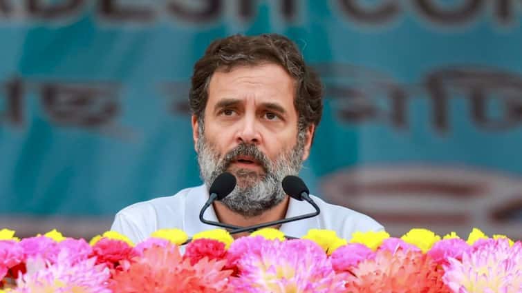 NewsAlgebraIND's tweet photo. BIG NEWS 🚨 Journalist Rasheed Kidwai who covers Congress & Gandhi Family said "Rahul Gandhi is the first Nehru-Gandhi political failure" 🔥

"Rahul lacks confidence when it comes to leadership" - He said ⚡

"There is a serious lack of clear ideology also. If 100 BJP leaders are asked about an ideological question, their answer will be same but if 100 Congress leaders are asked an ideological question, they will answer in different directions."

"Congress is unable to attract new supporters." - he said ⚡
