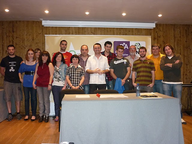 CompromisuLlena's tweet photo. GÜEI YE UN DÍA MURNIU PA NÓS Y PAL CONCIYU.
Llamentamos el fallecimientu de XOSÉ VICENTE, exconceyal asturianista de #Ḷḷena. y que formó parte de les nueses candidatures en delles elleiciones. Queremos amosar les nueses condolencies a la so familia
Sit Tibi Terra Levis Xosé https://t.co/qc3VdJ4tN3