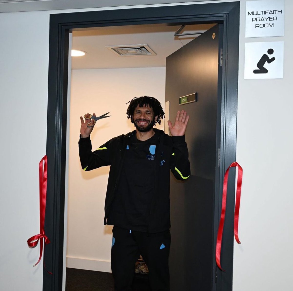 TikiTakaConnor's tweet photo. Mohamed Elneny has opened the first player multi-faith prayer room at The Emirates Stadium. https://t.co/2uItQYXBe5