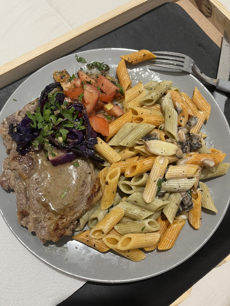 Hace un mes estaba obligándome a comer aunque sea una mordida de lo que sea, hoy me cocine esto con tanto deseo, y comí todo sin renegar ni dejar nada. La salud mental importa y mucho, puedo volver a comer en paz