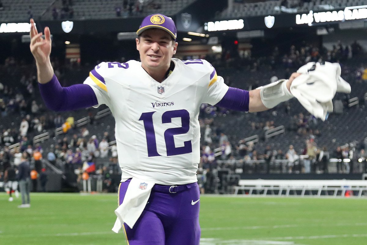 AllPurpedOut's tweet photo. @LocktoMinny Never understood the "Jameis to the Vikings" train because we literally have Jameis Winston(If he was also a good person) at home https://t.co/fDIlUmfFGa