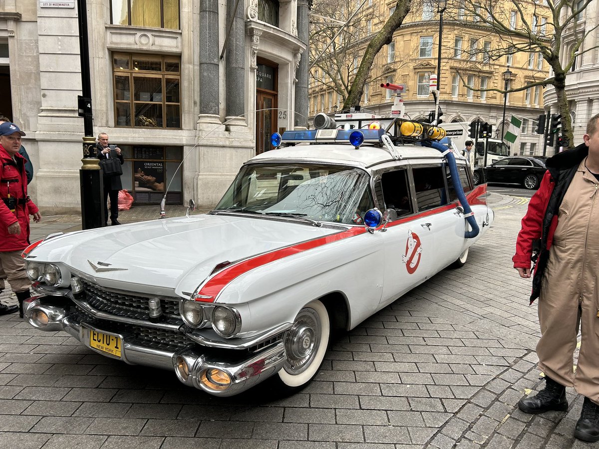 Who you gonna call?  It’s surprising what you see out on the streets when you’re guiding 😳😊