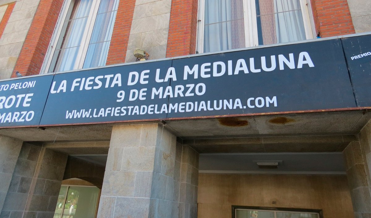 Un Evento Histórico
LA FIESTA DE LA MEDIALUNA MARPLATENSE LLENÓ DE MAGIA LA RAMBLA
👉 agenciapais.com/url/vap0
Mar del Plata fue testigo de un evento histórico este sábado 9 de marzo con la celebración de la Fiesta de la Medialuna en el espacio Provincial Plazoleta Almirante