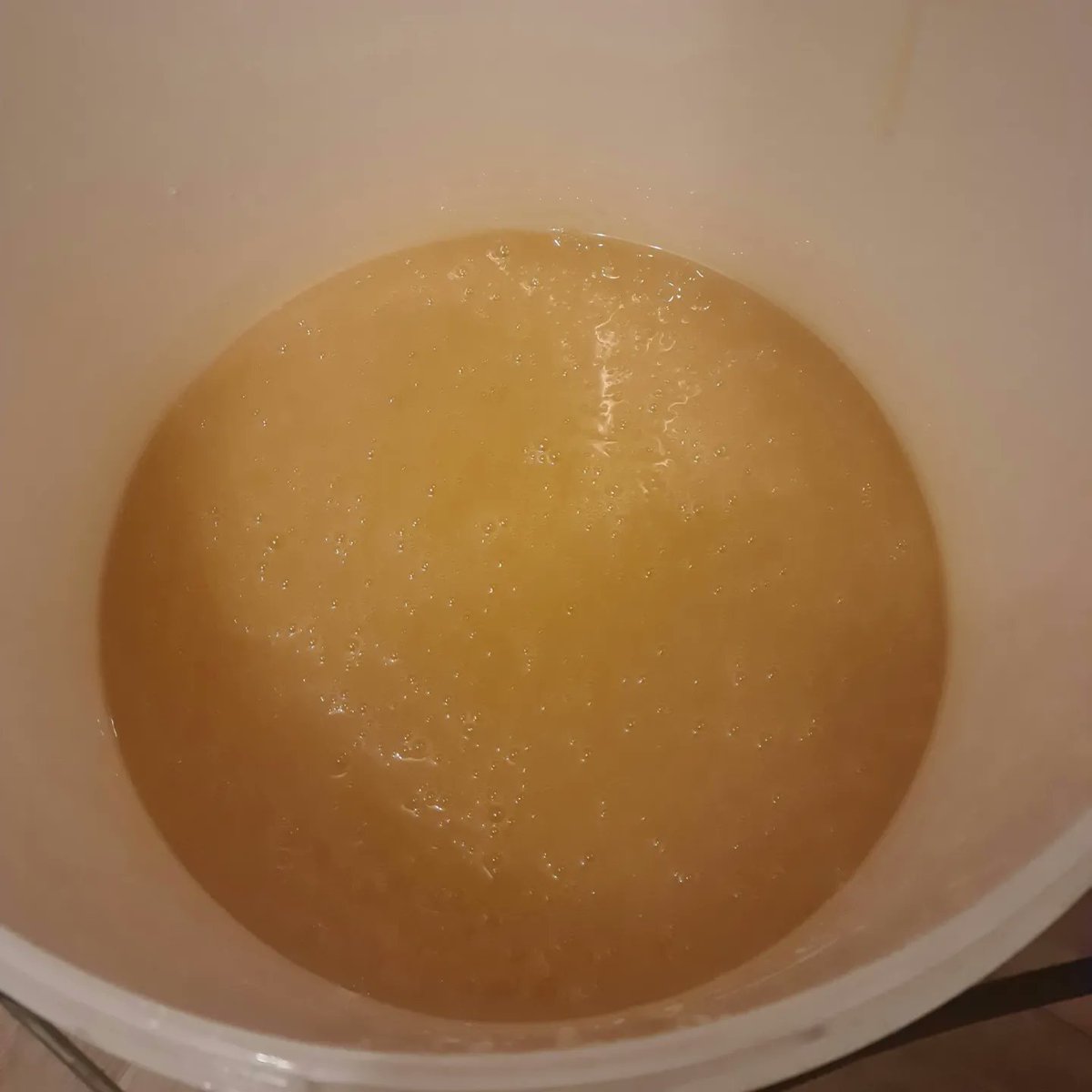 eve_bees's tweet image. An evening of wax melt making and honey jarring  for us 👍
We hope that you're all having a fun filled evening.
#busybees #evening #hardworkpaysoffs #MHHSBD