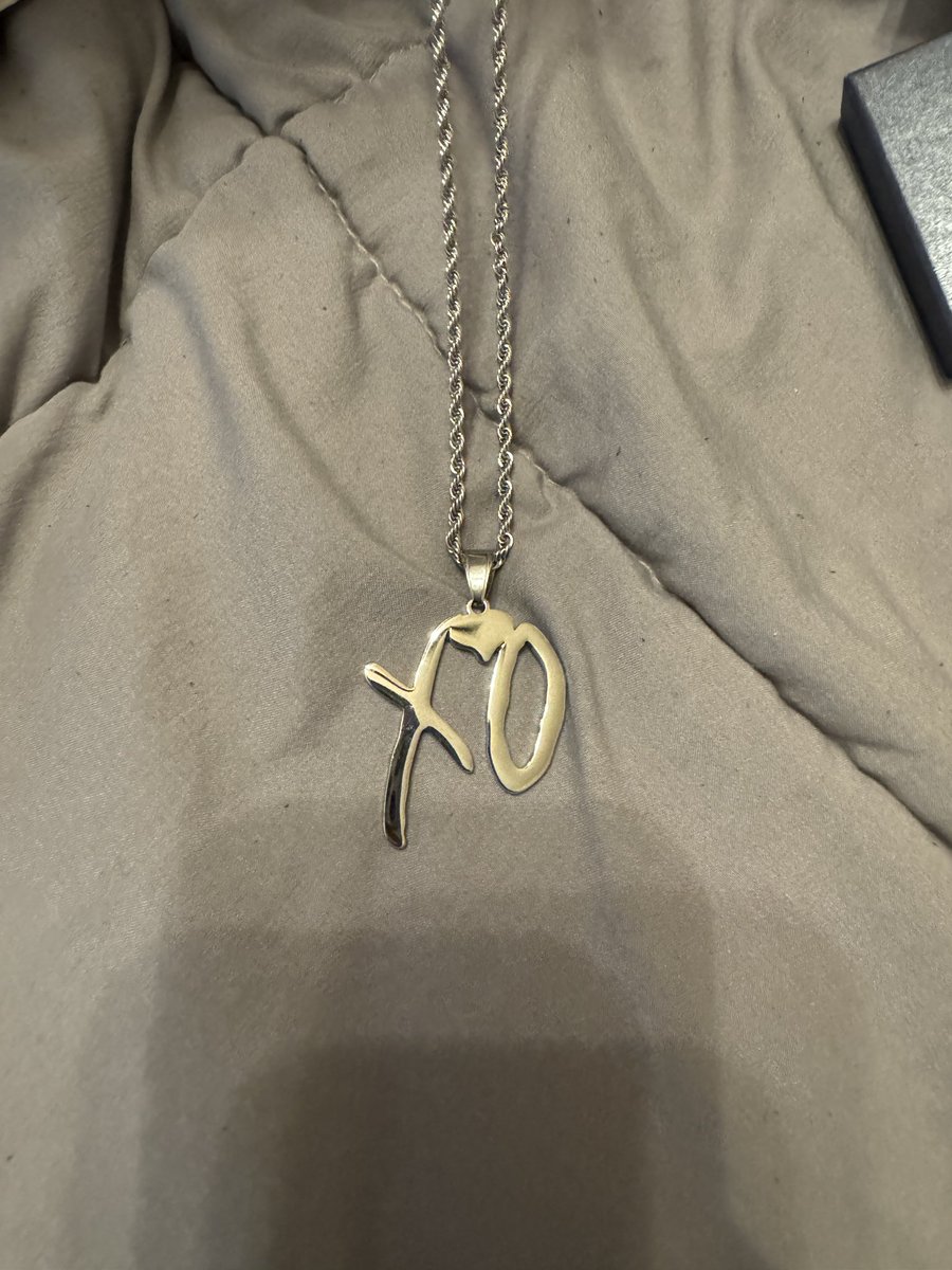 xxoottwwoodd's tweet photo. my bestfriend got me a xo necklace omg🥹 https://t.co/jLxLtnAGQH