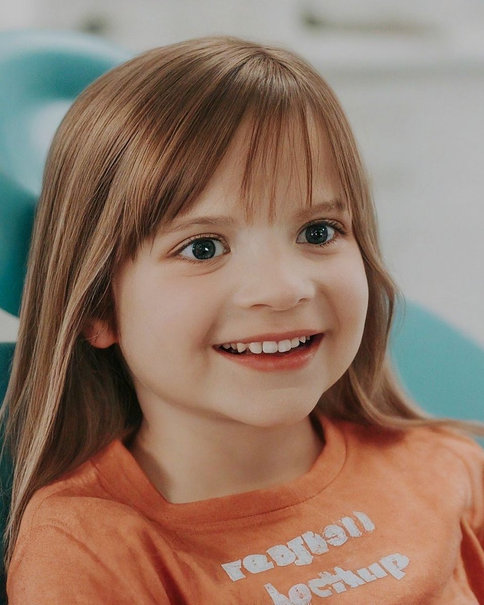 Ditch the Sugar Crash 

Sugary drinks &amp; treats =  for your teeth! Opt for healthy snacks to keep your smile bright.  
bit.ly/3V40o3Q
#sugarawareness #healthysnacks #oralcare