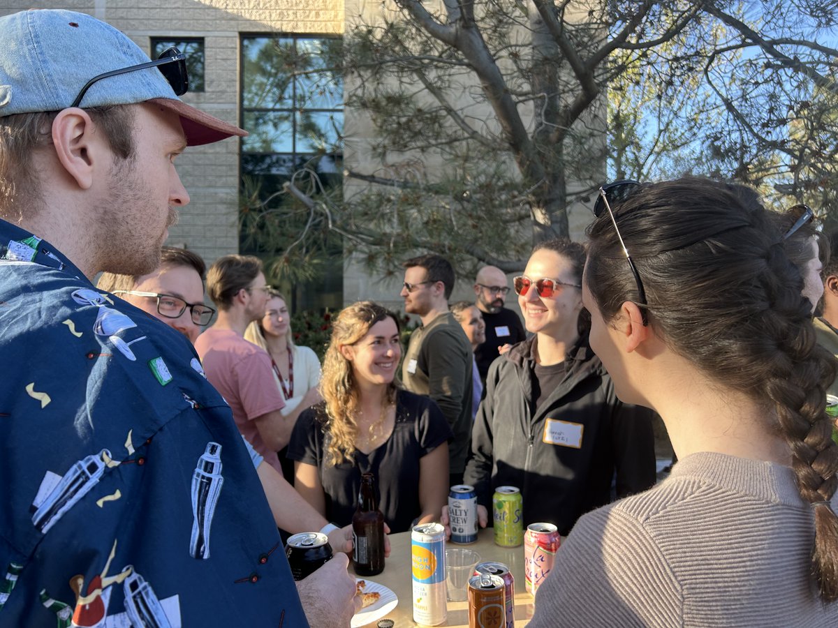 LJI_LPA's tweet photo. 🎉** Research Rendezvous! ** 🎉
The inter-institute graduate student/postdoc mixer event at @SBP was a blast! 👏Thank you organizers (@UCSDPDA @LJI_LPA @TSRISoF SBP-SN SalkSoF) and all 179 attendees! 🙏Let's do it again, shall we? #Networking #Fun #postdoctoral #ScienceResearch https://t.co/92r3qbeI4U