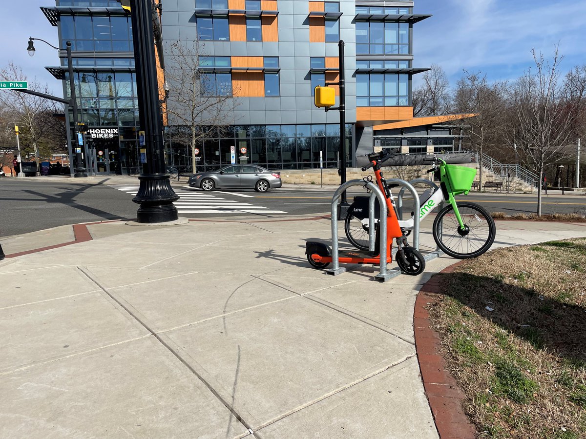 BikeArlington's tweet photo. Despite today's blustery conditions, flowers are blooming and @ArlingtonVA #bike #corrals are growing! Yes, FIVE new corrals have sprung up - three on #ColumbiaPike, PLUS two on S 13th St!
Check out these new #bikeparking options on your next #ride! Thanks @ArlingtonDES! https://t.co/S4kfGwd9xv