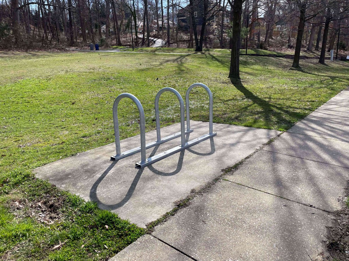 BikeArlington's tweet photo. Despite today's blustery conditions, flowers are blooming and @ArlingtonVA #bike #corrals are growing! Yes, FIVE new corrals have sprung up - three on #ColumbiaPike, PLUS two on S 13th St!
Check out these new #bikeparking options on your next #ride! Thanks @ArlingtonDES! https://t.co/S4kfGwd9xv