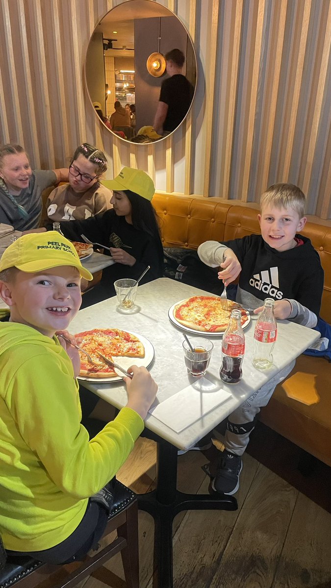 pp_accrington's tweet photo. #GroupBrett are ending our day the Italian way! @PizzaExpress #londonresidential #tripsatpeelpark https://t.co/i7xjfffCiD