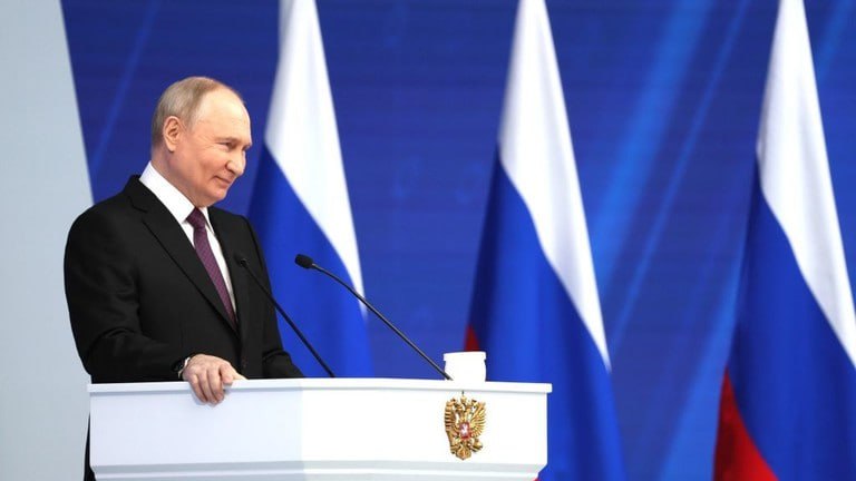 I SONDAGGI DANNO PUTIN ALL'82%

Secondo il più importante centro di ricerca russo (VTSIOM) Putin è accreditato dell'82% delle preferenze nelle imminenti elezioni presidenziali.
Il suo principale avversario, il leader del Partito Comunista Russo Kharitonov è fermo al 6%.
Lo dico