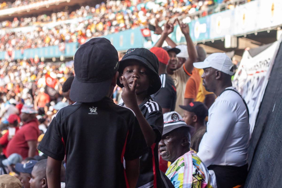 seeya_fota's tweet image. Agony for @KaizerChiefs fans and bragging rights for @orlandopirates fans during the soweto derby at the FNB stadium Johannesburg, 9 March 2024 / ©️ Siyamazi Khathola #canonrsa #canonphotography #photojournalism #SowetoDerby #DStvPrem