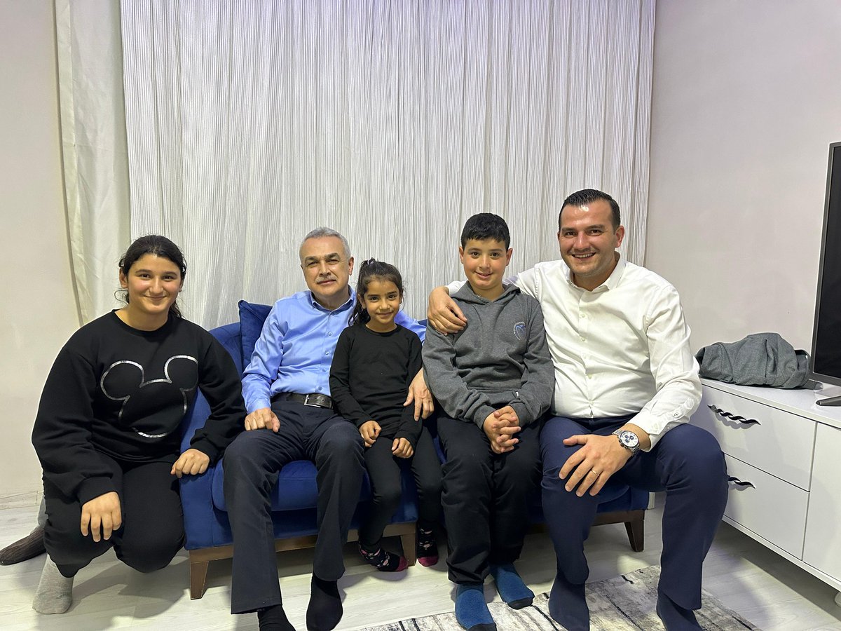 aydinmsavas's tweet photo. Rahmet ve bereket ayının ilk gününde, Yeniköy'de Yılmaz Arslan'ın hanesinde iftarımızı açtık.

Rabbim tuttuğumuz oruçları kabul ve makbul eylesin. Hoş geldin Ya Şehri #Ramazan🌙 https://t.co/7tFkpWf9WW